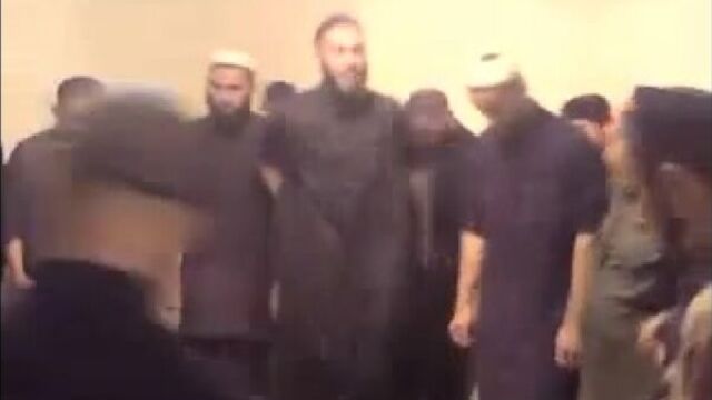 Аузубиллях кадыровские суфисты поклоняются шайтану и разговариваю с джиннами на своих "зикрах"!!!