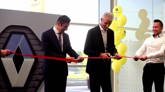 Торжественная презентация renault автопродикс на дальневосточном