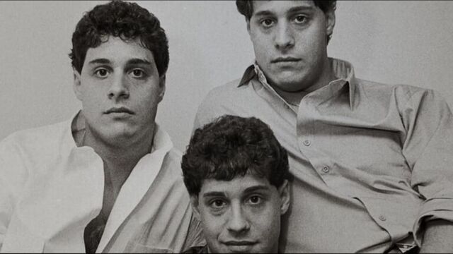 Три одинаковых незнакомца. сбор