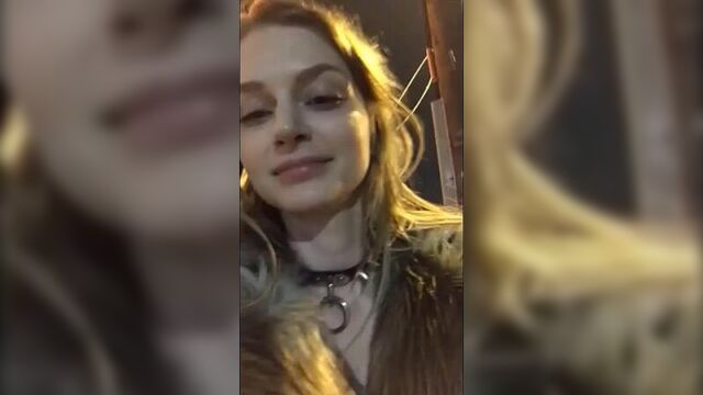 Hatun sokaklarda çıplak geziyor