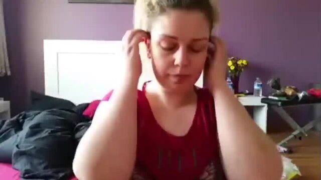 Ablasını saksoya yatıran kardeş