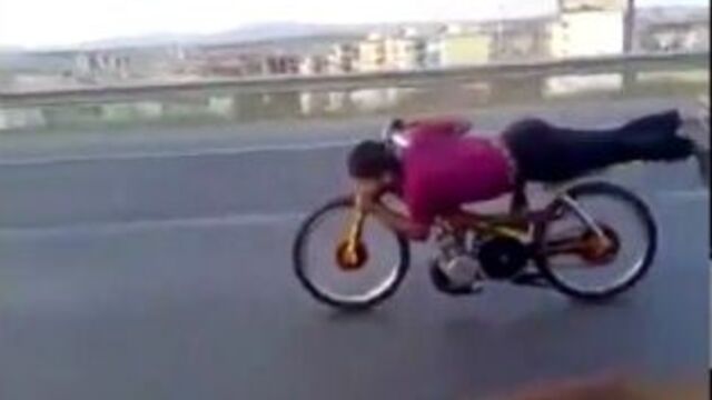 Митч лакер едет домой с работы