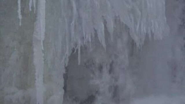 Карпысакский водопад зимой