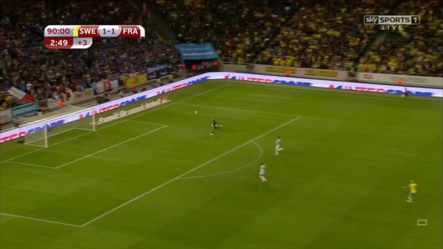 Победный гол шведов с центра поля