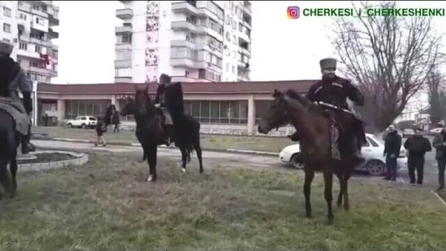 На джума-намаз на лошадях