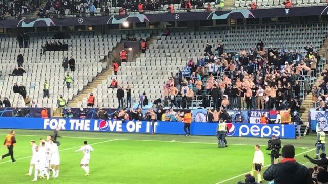 Гостевая трибуна «зенита» в мальмё радуется голу ракицкого (23.11.2021)