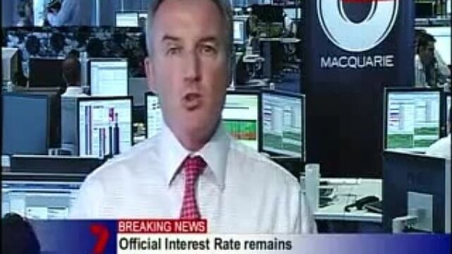 В австралии банкира поймали на просмотре фото голых моделей в прямом эфире