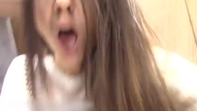 Мастурбирует и кончает в примерочной [секс , трах, all sex, porno, студентки, красивые попы, мастурбирует, ласкает, киска, соло]