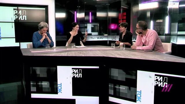 Ведущие подкаста «так вышло» катя кронгауз и андрей бабицкий на дожде