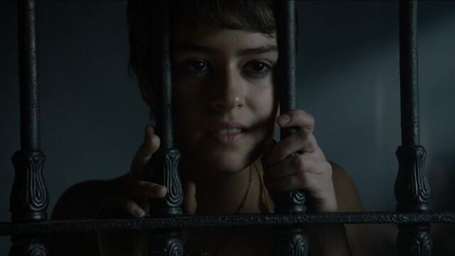 Шикарная грудь розабеллы лауренти селлерс в сериале - "игра престолов" (5 сезон 7 серия)