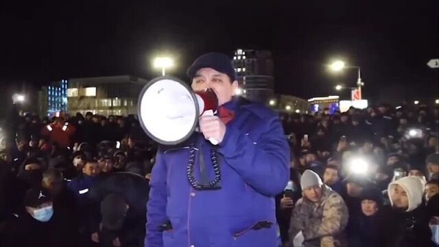 Вечером в понедельник, 3 января, аким мангистауской области нурлан ногаев провел встречу с автовладельцами города актау, требующ