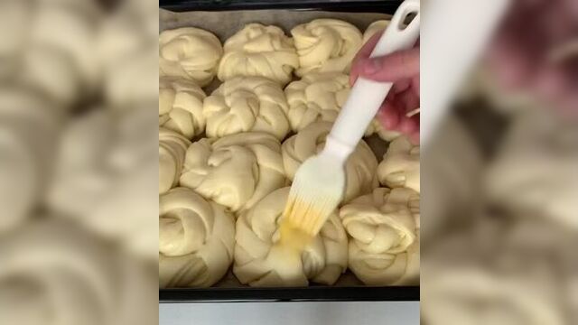 Булочки, как пух (ингредиенты в описании видео)