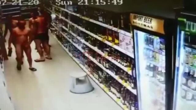 Голые мужики в пятерочке