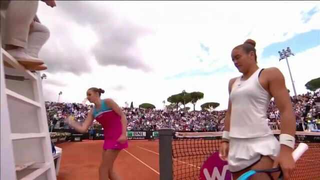 Проиграла в теннис и выместила злость (каролина плишкова)