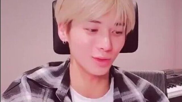 Тэхён из txt о тренировке с чонгуком