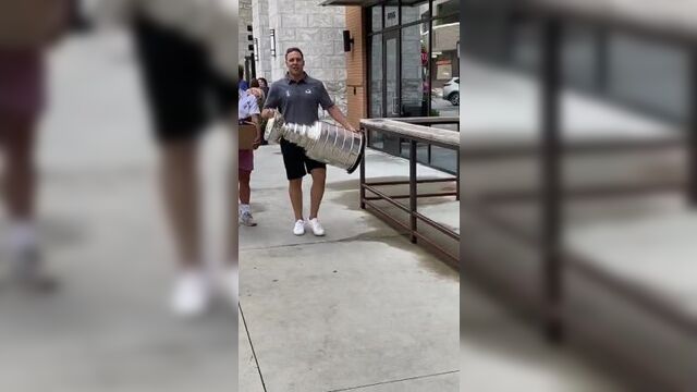 Кубок стэнли прибывает в родной город джека джонсона (г.дублин, пригород коламбуса, штат огайо; 16/07/2022)