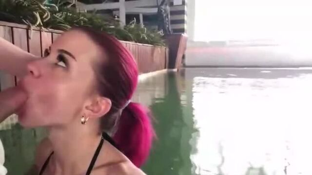 Девушка соска отсосала в бассейне и ей кончили в рот частное домашнее любительское русское порно секс