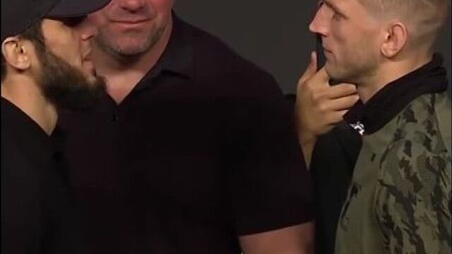 Махачев - хукер дуэль взглядов