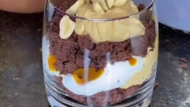 Трайфл сникерс