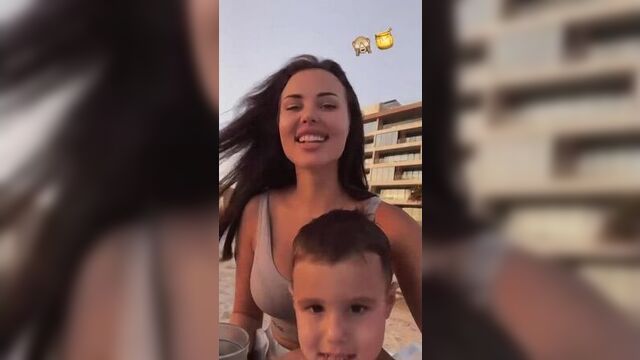 Анастасия решетова с сыном на пляже