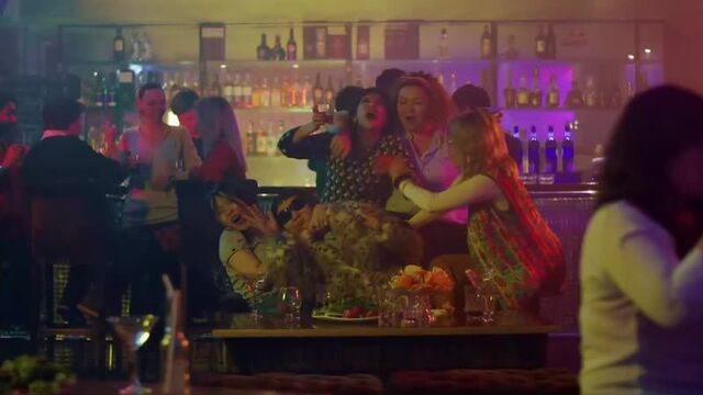 В кино с 7 марта! комедия "достучаться до мужчин"