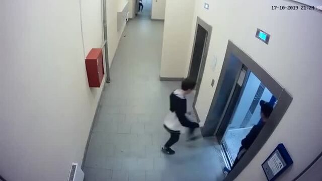 Подростки изуродовали подъезд жилого дома в ногинске