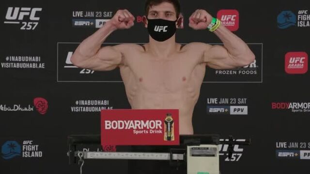 Мовсар евлоев прошел процедуру взвешивания перед ufc 257