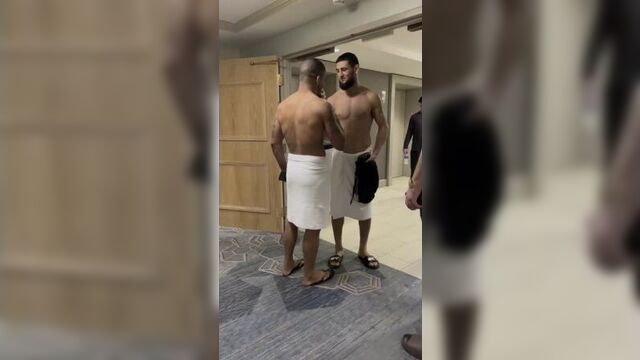 Гилберт бёрнс и хамзат чимаев встретились перед боем на ufc 273