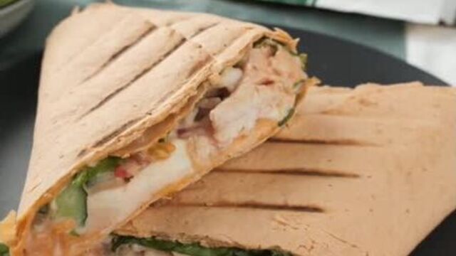 Простой и быстрый рецепт домашнего донера с курицей 