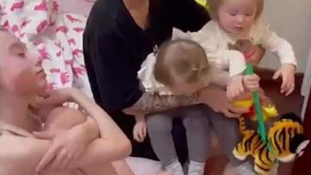 Побрилась налысо, чтобы поддержать дочь