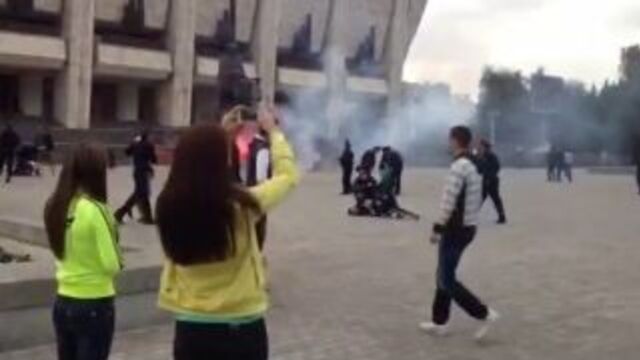 В алматы произошла драка между болельщиками клубов «кайрат» и актобе»