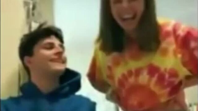 Мармок комментирует новый челендж из тик ток / pee your pants challenge