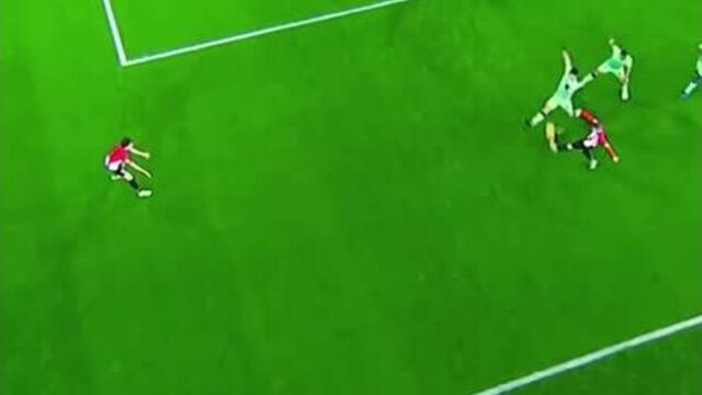 Икер муньяин разбирается с защитой