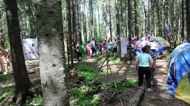 Палатка, костёр и компания друзей