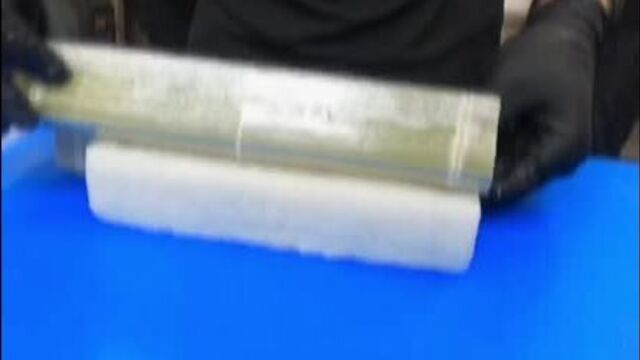 Процесс приготовления ролла "караганда" с тигровыми креветками от @banzai_sushi_krg