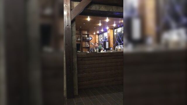 У бармена хорошее настроение)))