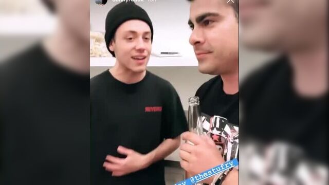 Итан каткоски читает рэп