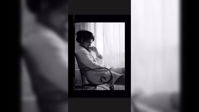 Крити санон читает свой собственный стих