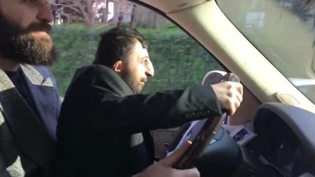 Koksal baba водит тачку