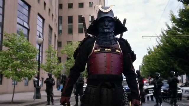 Барри аллен (флэш) спасает айрис уэст аллен от самуроида