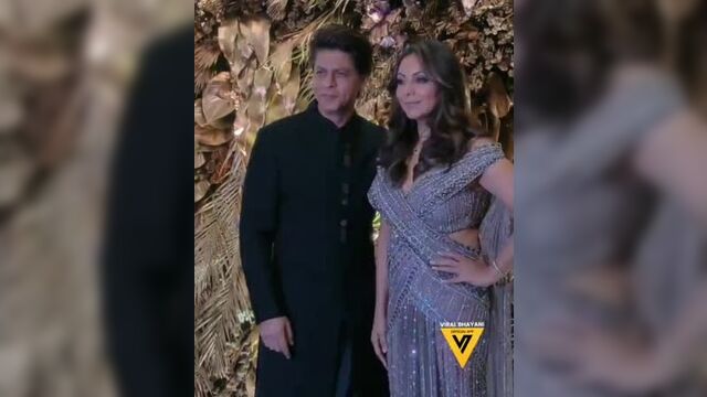 Шахрукх кхан и гаури кхан на свадебном приеме армаана джайна и аниссы малхотры (04.02.2020)