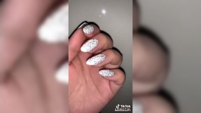 Светоотражающий маникюр