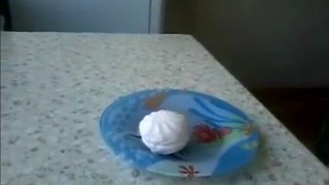 Экспериментатор. что будет, если зефир положить в микроволновку