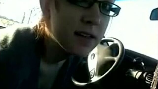 Всё-таки согласилась отсосать на камеру минет нуд