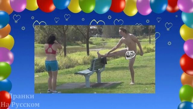 Парень разделся на улице и голым знакомится с девушками (пранк с переводом 2015)