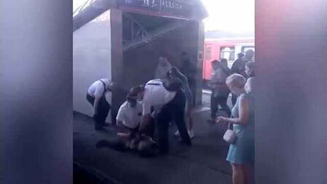 Разборки с безбилетниками | дерзкий квадрат