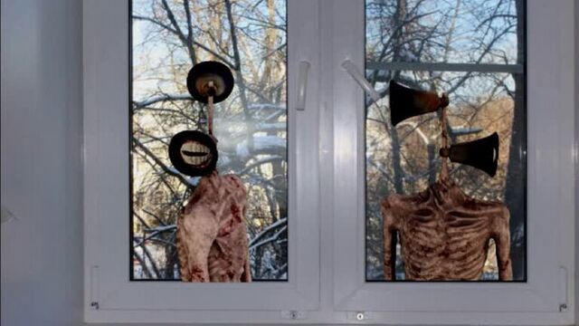 Сиреноголовый устроил челлендж 24 часа в закрытой комнате