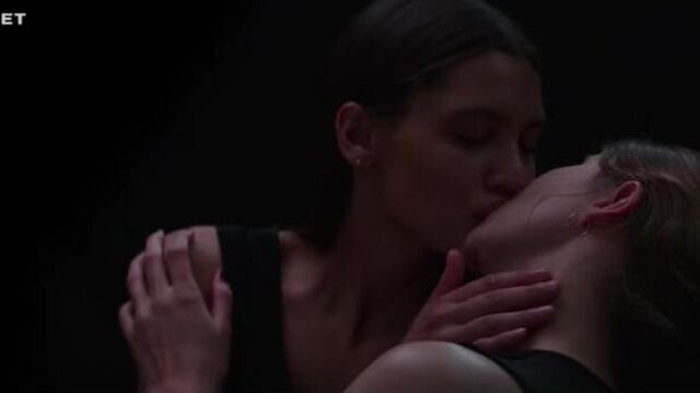 Секс кая уилкинс, элли харбоа - тельма