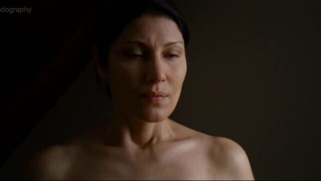 Нивин ханна (neveen hanna) голая в фильме "лёгкое прикосновение" (a light touch, 2012, лизель мей)