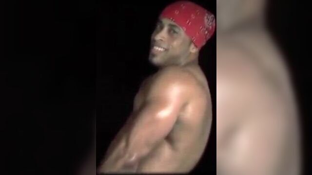 Рикардо милос оказывается в душе молдаванин